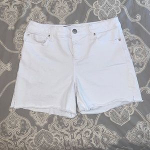 White Seven for All Mankind Weekend Short - Size 6